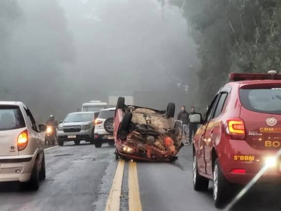 O acidente envolveu um veículo Parati, emplacado em Vacaria.