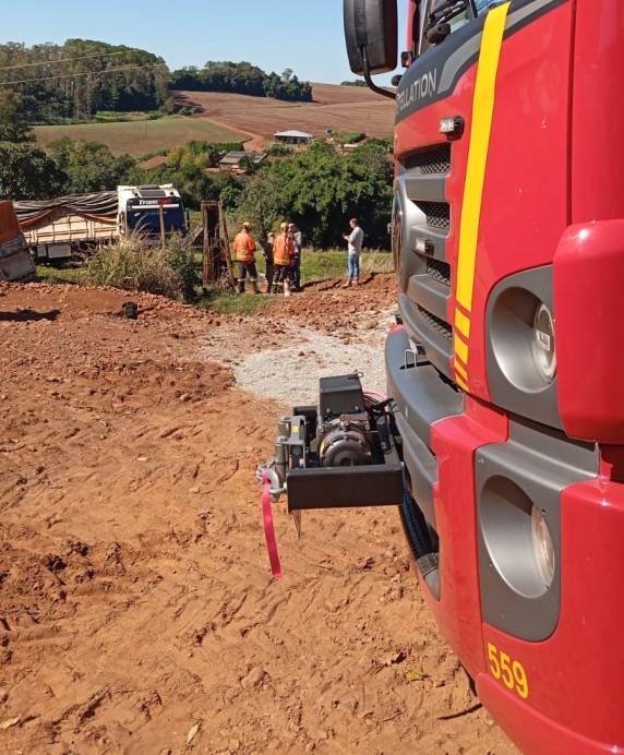O homem foi atropelado pelo próprio caminhão