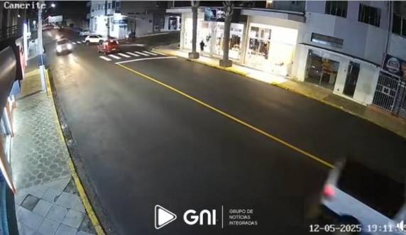 O acidente ocorreu no entroncamento das ruas 7 de Setembro e Bento Gonçalves