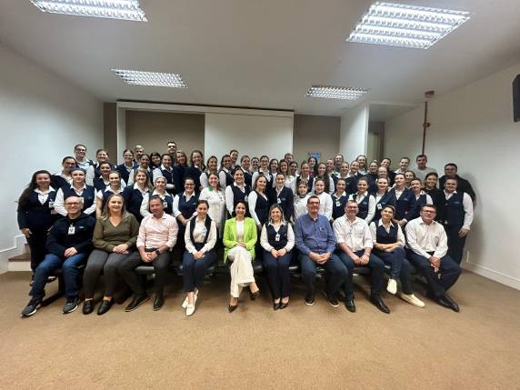 A profissional substitui a enfermeira Rosa Zorzan, que após oito anos à frente da assistência assume a função de gerente de Ensino do Hospital.