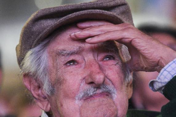 Sua trajetória política foi marcada pelo engajamento social, que teve início em sua juventude como membro do movimento guerrilheiro Tupamaros.