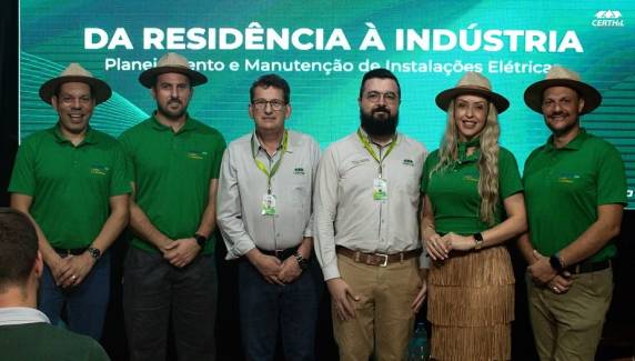 Palestra sobre instalações elétricas foi um dos destaques da cooperativa na Expoferia 2025