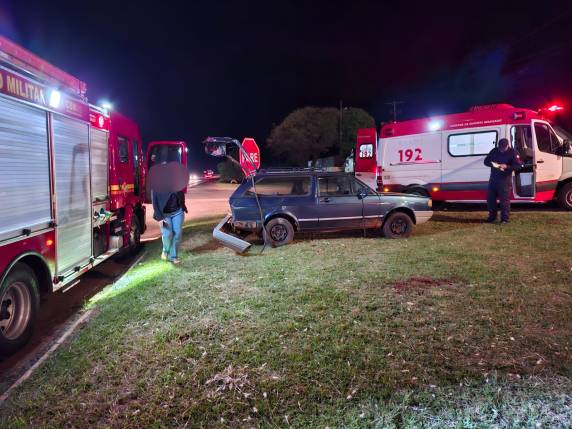 O acidente envolveu um caminhão e uma Parati