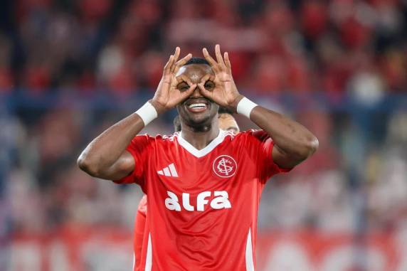 Ricardo Mathias e Aguirre marcaram na vitória do Colorado, que precisa de apenas um empate com o Bahia na última rodada para avançar