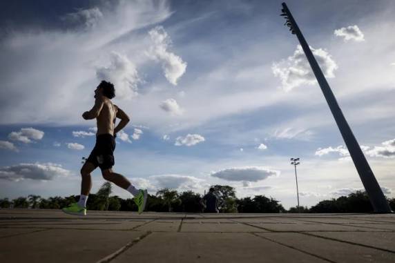 Umidade relativa do ar pode chegar a 35% na Região Oeste, um valor considerado baixo para essa época do ano e que impacta na saúde