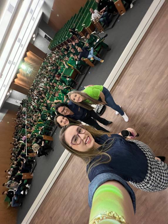 Sicredi mobiliza mais de 200 alunos para refletir sobre educação financeira.