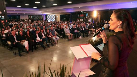 Uma cerimônia realizada no início da noite desta sexta-feira (16/05), no Parque de Exposições de Santa Rosa, marcou a abertura oficial da Sicredi Indumóveis 2025.