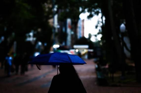 Sábado e domingo continuam com temperatura acima da média para essa época do ano em todas as regiões