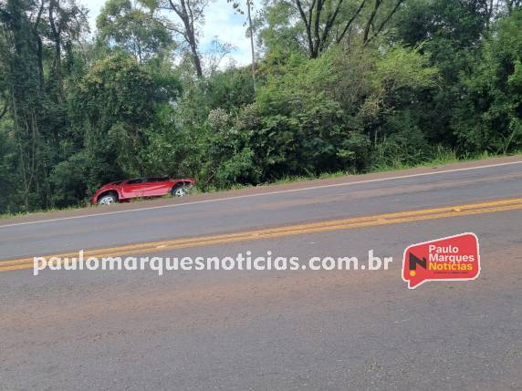 Os dois acidentes ocorreram no final da madrugada deste sábado