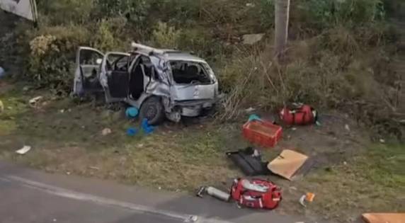 A colisão foi entre uma carreta e um Corsa, na tarde deste domingo (18), no km 69 da ERS-453. Não houve vítimas graves
