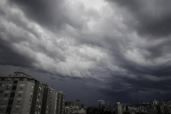 O Instituto Nacional de Meteorologia (Inmet) emitiu três alertas, válidos até o meio-dia