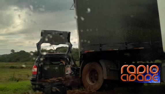 Colisão ocorreu por volta das 10h40 desta terça-feira; equipes de socorro foram acionadas