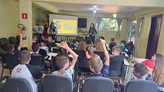 Promovida anualmente pelo Fórum Brasileiro de Educação Financeira (FBEF), a iniciativa reúne instituições públicas e privadas em ações que promovem a conscientização sobre finanças pessoais em todo o país.