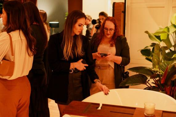 Segue nesta sexta-feira a Sicredi Indumóveis 2025. Os portões do parque abrem às 16h e a feira se estende até às 10 da noite. O ingresso é R$ 5 reais. Na programação da feira, tem bate-papo da agência de desenvolvimento sobre seu papel e a construção de pautas da região