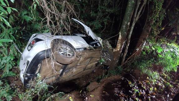 O acidente envoleu um VW Golf e um Fiat Pálio