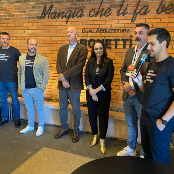 Um café da manhã com os expositores marcou, na manhã deste domingo (25), o início da programação do último dia da Sicredi Indumóveis 2025, no Parque de Exposições de Santa Rosa.