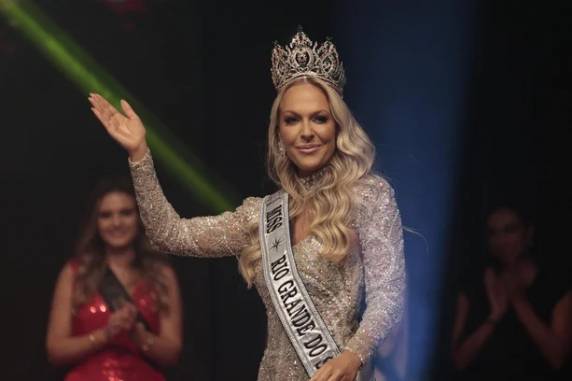 Concurso de beleza foi realizado na noite deste domingo (25), no Teatro AMRIGS, em Porto Alegre