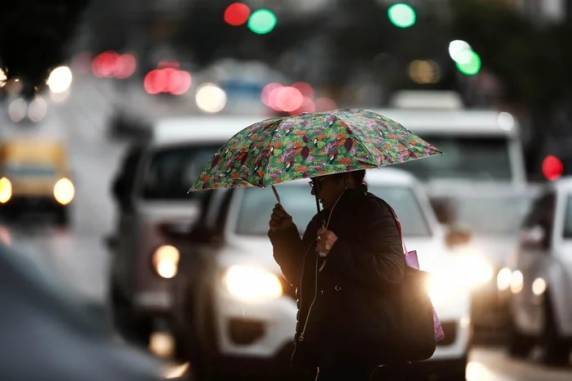 Grande parte do Estado pode ter chuva forte, descargas elétricas e eventual queda de granizo. Risco maior está na Fronteira Oeste