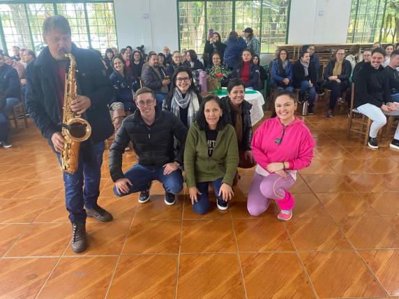 A ação teve como objetivo homenagear os profissionais de enfermagem e demais servidores da Secretaria de Saúde