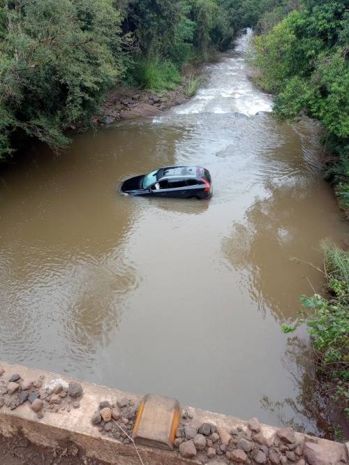 Não há informações das causas do acidente nem de feridos, o que pode ser atualizado nesta postagem.