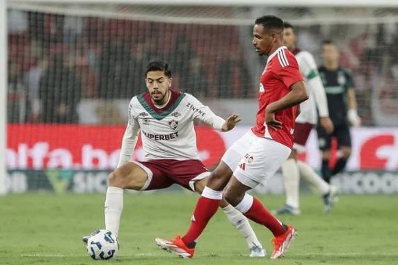 Serna e Paulo Baya marcaram os gols do clube carioca. Colorado chega há cinco partidas sem vencer no Brasileirão