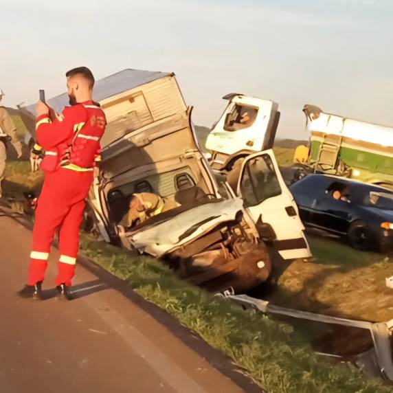 Passageiro ficou preso nas ferragens e foi levado ao Hospital de Clínicas de Passo Fundo