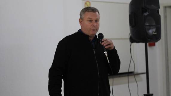 Me. Antonio Ternes, atual vice-diretor de Ensino Superior, que assume a gestão conforme previsto no Estatuto Social da entidade.