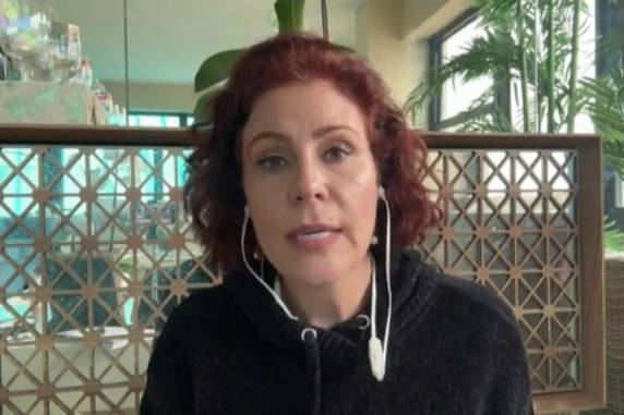 Deputada anunciou nesta terça-feira que saiu do país para tratamento médico e que irá se licenciar do mandato