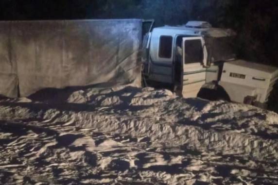 Cargas de soja e adubo se espalharam pela pista. Ninguém ficou ferido