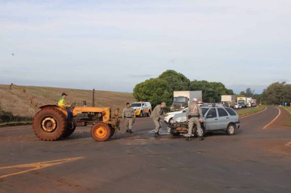 Feridos teriam sido socorridos por ambulâncias a hospitais da região. Acidente foi na tarde desta sexta-feira (6)
