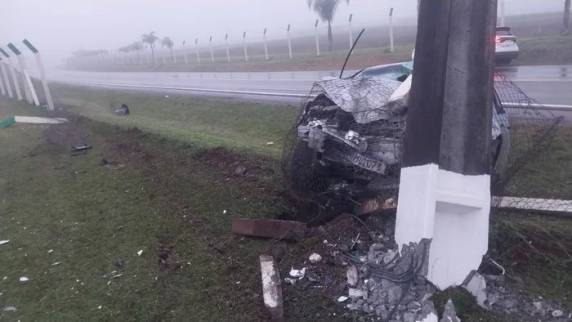 Vítima foi identificada como Andrei dos Santos Gazola. Duas passageiras e o motorista foram encaminhados para atendimento médico