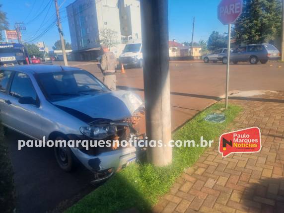 O acidente aconteceu na esquina das ruas Horizontina e Ivagaci, no bairro Glória