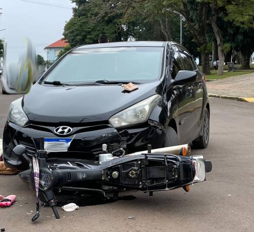 Um motociclista ficou ferida