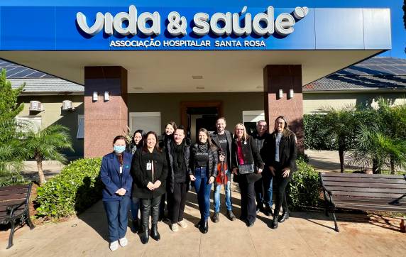 Em uma ação especial pensada pela empresa Cairós Gestão de Eventos, o HVS ganhou um verdadeiro presente de aniversário: a música! Violinista da Orquestra Sinfônica de Porto Alegre (OSPA), o músico Bruno Esperon foi quem levou emoção a pacientes, familiares e profissionais do Hospital.