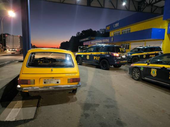 Carro havia sido roubado em Chapecó e foi recuperado em Passo Fundo