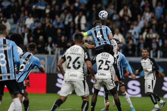 Braithwaite abriu o placar para o Tricolor; visitantes igualaram com Breno Bidon. Time de Mano Menezes volta a campo em 8 de julho, pela Recopa Gaúcha