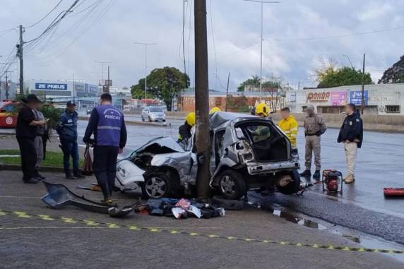 Passageira, de 21 anos, teve lesões leves e foi encaminhada para atendimento hospitalar
