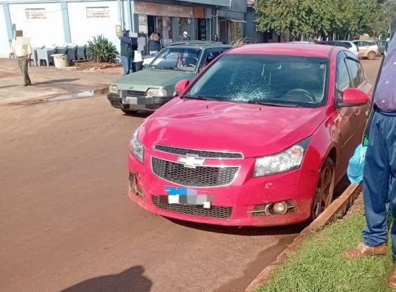 A vítima sofreu lesões e foi encaminhada ao hospital para atendimento médico.