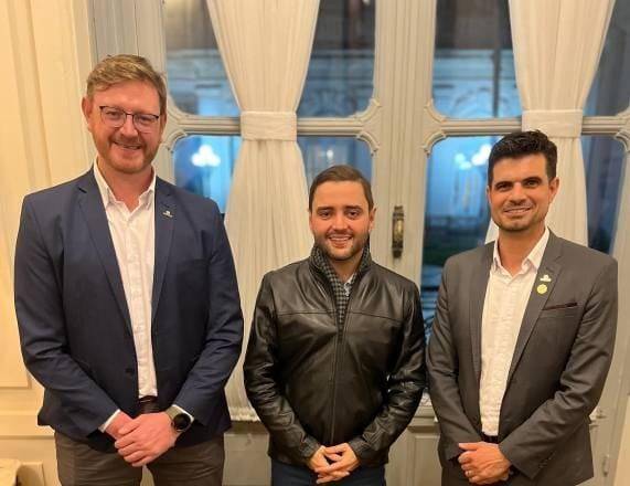 O roteiro também ampliou a visibilidade sobre uma das principais novidades da feira: a realização do Soy Summit, evento que acontece em abril de 2026, em Santa Rosa (RS), com o propósito de reunir importantes lideranças, pesquisadores e especialistas para a criação de um elo entre o conhecimento, a inovação e os grandes debates que movem a cadeia produtiva da soja.