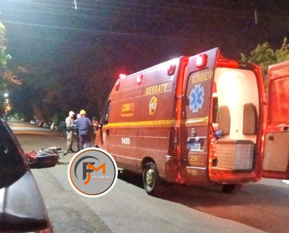 O acidente ocorreu por volta das 0h20min deste sábado (21), no cruzamento entre as ruas Rui Ramos e Silva Jardim.