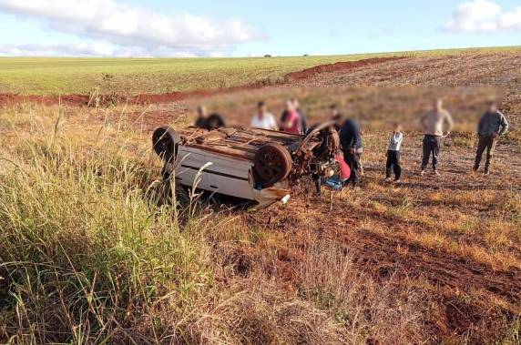 O hmem foi resgatado das ferragens pelos bombeiros e encaminhado ao hospital
