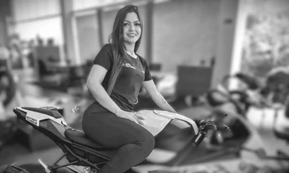 Vítima era moradora de Porto Alegre e trabalhava em uma concessionária de motos