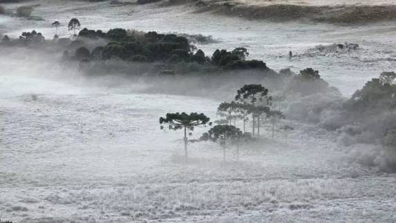 Massa de ar polar derruba as temperaturas no Estado, com alerta de frio extremo e possibilidade de neve