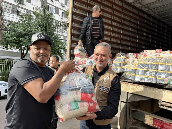 A ação, coordenada pelo presidente da estatal, Edegar Pretto, contempla inicialmente a entrega de 4 mil cestas, totalizando 68 toneladas de alimentos oriundos da agricultura familiar.