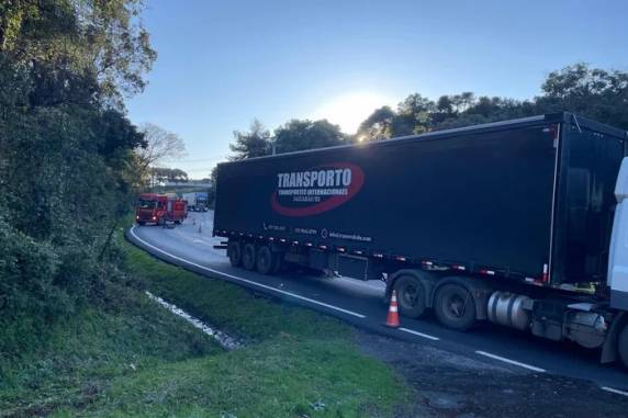 Polícia Civil suspeita que gelo na pista tenha contribuído para a colisão na manhã desta terça-feira (24)