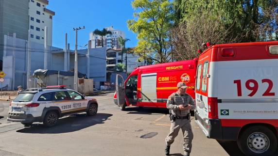Ambos foram encaminhados para atendimento médico.