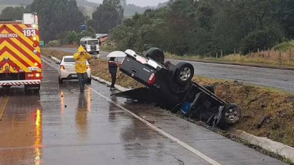 Acidente ocorreu na manhã deste domingo (29)