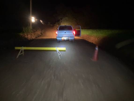 A prefeitura municipal realizou a sinalização da interdição no local.