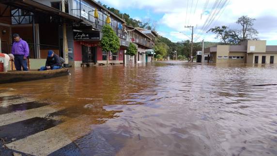 A expectativa é que o nível máximo seja alcançado entre 16h e 19h, podendo chegar a aproximadamente 12,09 metros.