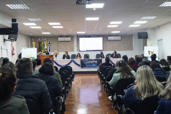 O evento reuniu profissionais da saúde, gestores públicos e membros da comunidade